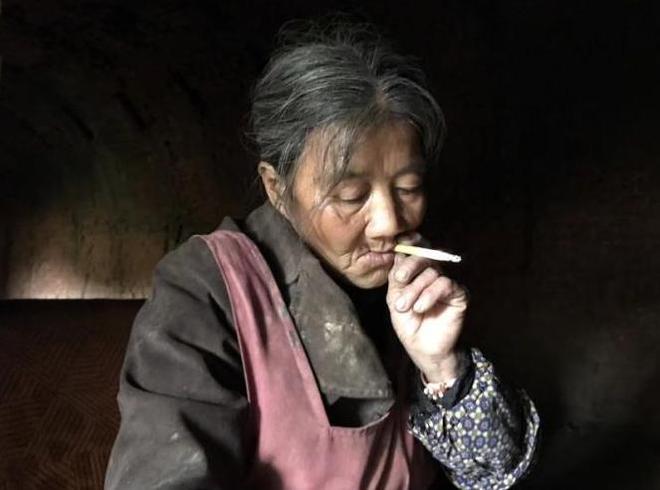 捡了5年破砖烂瓦在垃圾堆上建起一座城堡尊龙凯时ag旗舰厅网站60岁甘肃流人