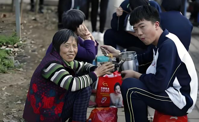 苹果手机”的安徽高中生现状令人感慨人生就是搏13年前那个“卖肾也要换(图10)